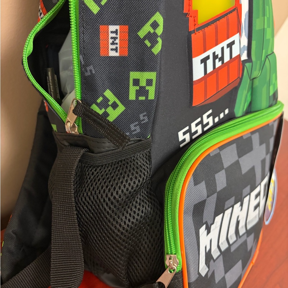 NWT Minecraft TNT Boys 17" light-up creeper backpack - Picture 3 of 9
